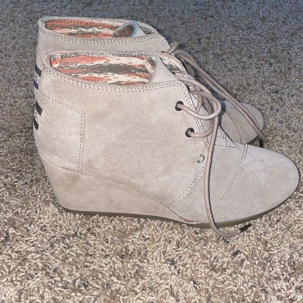 Women’s Toms Wedges- Taupe